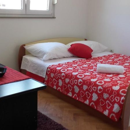 Apartment Max Omiš Eksteriør billede