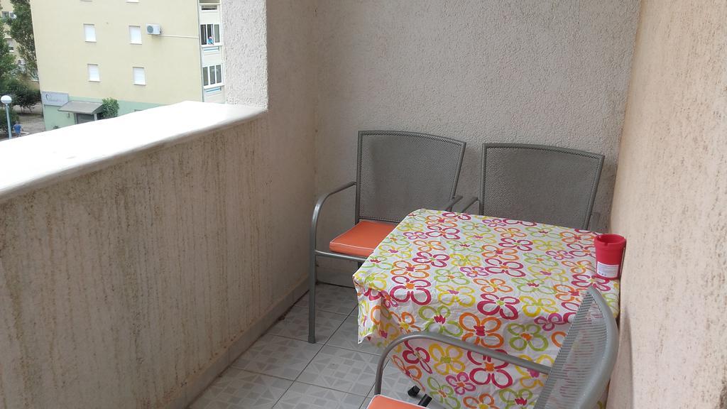 Apartment Max Omiš Eksteriør billede