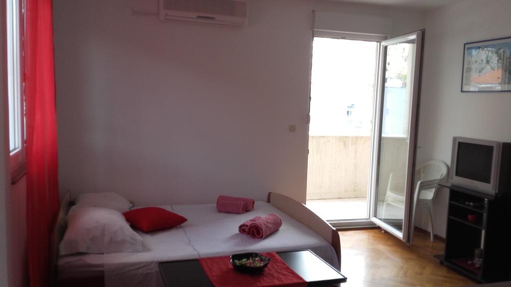 Apartment Max Omiš Eksteriør billede