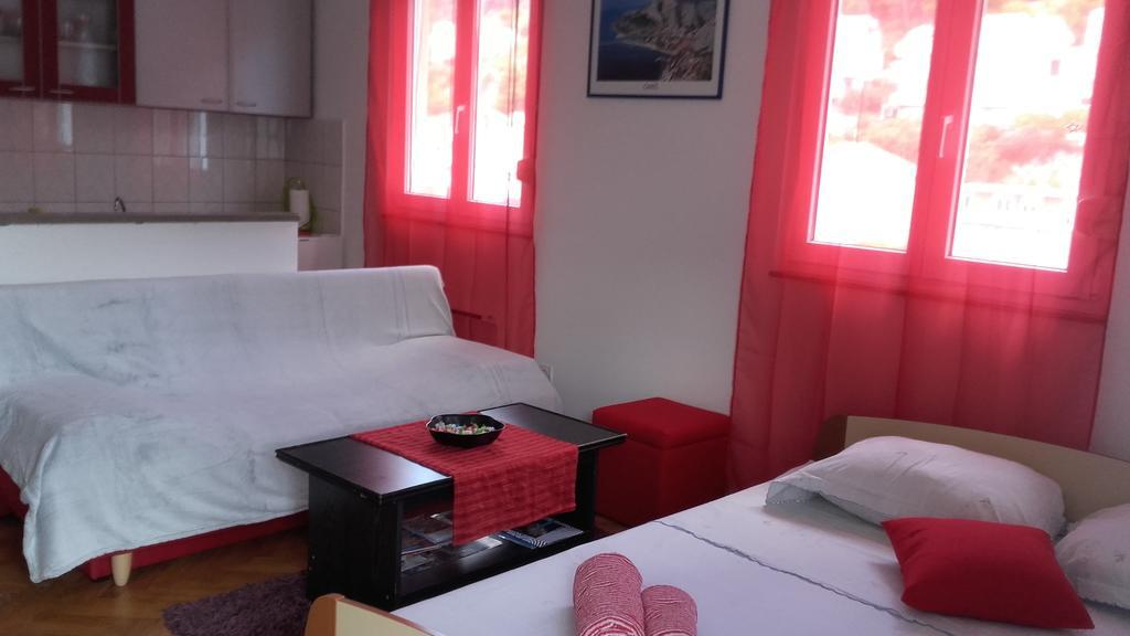 Apartment Max Omiš Eksteriør billede