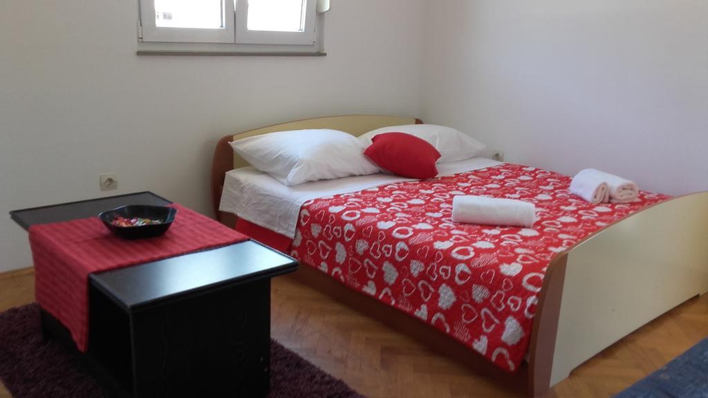 Apartment Max Omiš Eksteriør billede